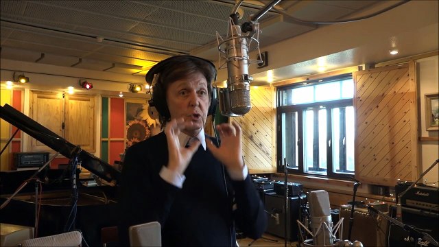 Paul Mccartney enregistre les sons et bruitages pour les nouveaux Emojis St.Valentin de Skype