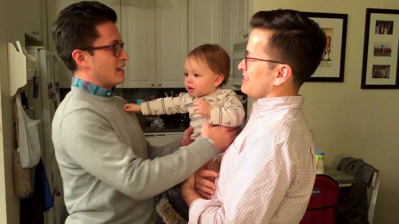 Quand votre père a un frère jumeau, le choix est difficile pour le bébé !