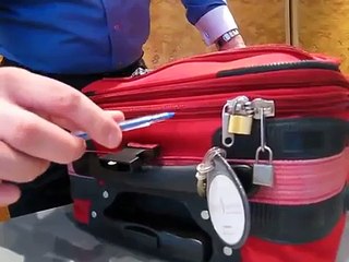 É assim que as coisas “desaparecem” das malas durante a viagem!