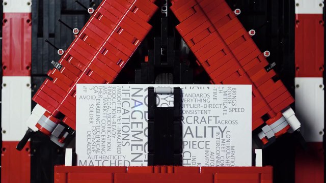 Insolite : Sa machine en Lego fabrique des avions en papier !
