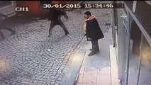 Silahlı kadın saldırgan kamerada