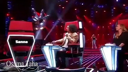 بنت صوتها خطير تجبر الحكام على الإلتفاف لها بعد أول كلمة تغنيها