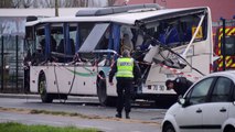 first imagens accident minibus crashed truck in France, Rochefort, six children dies