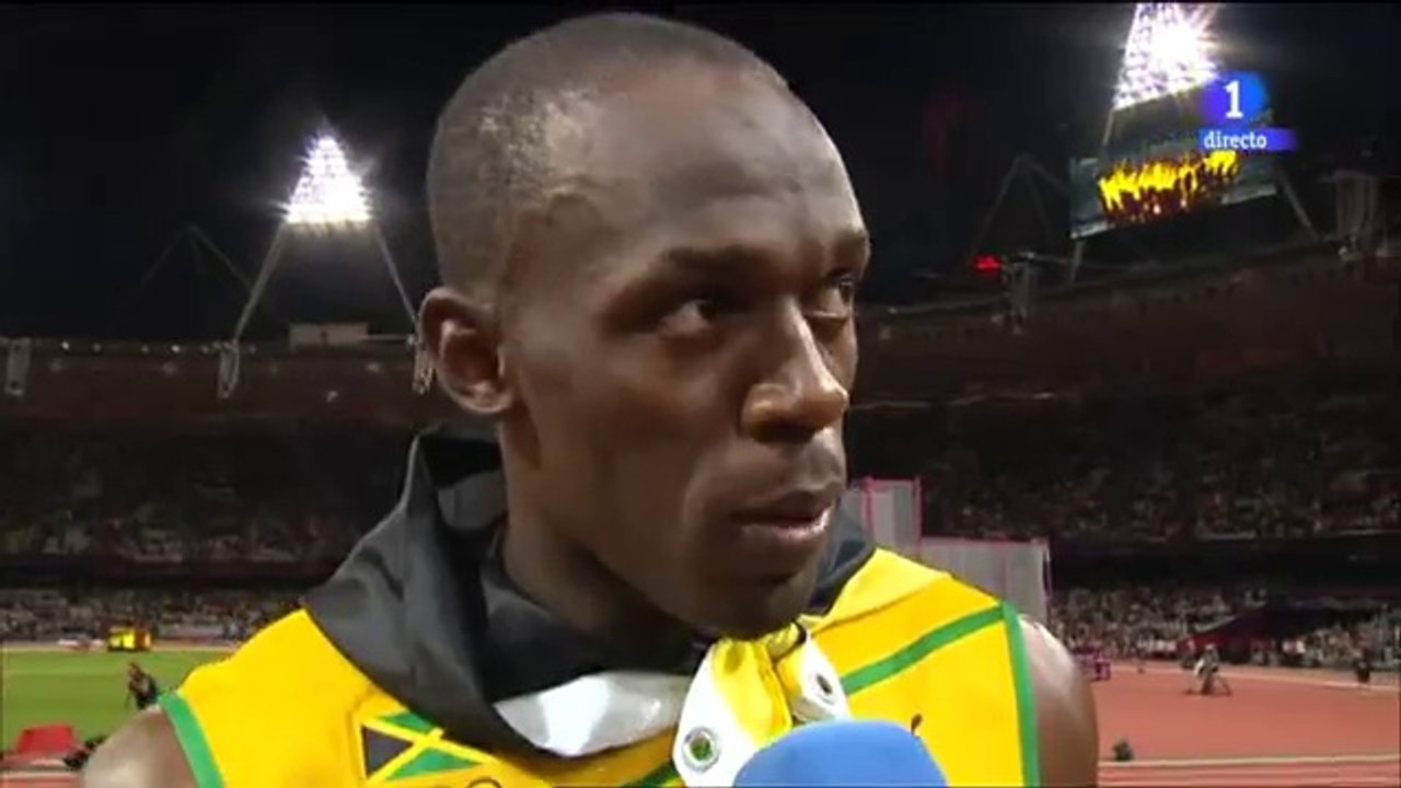 Usain Bolt stopped the interview to hear the U.S. anthem - YouTube