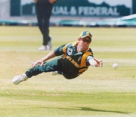 Amazing Catches in Cricket History!