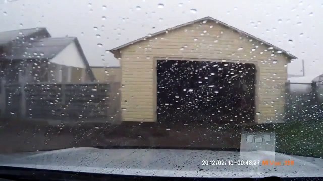 Не успел заехать в гараж. Жесть смотреть всем