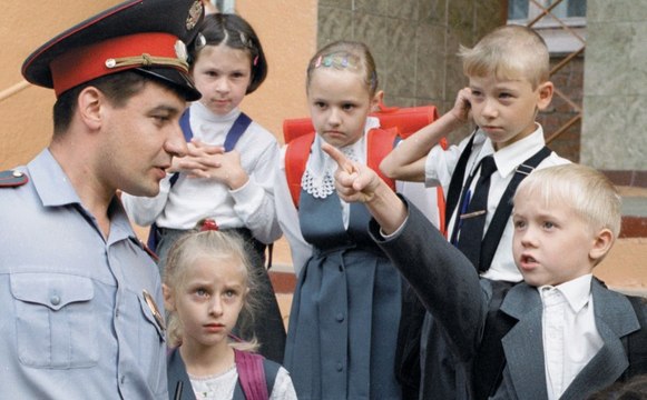 Не. ну папе лучше знать) Школьник и полицейские