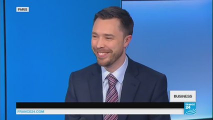 Market sell-off resumes as bank shares plunge