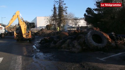 Pontivy. Nettoyage après le passage des agriculteurs