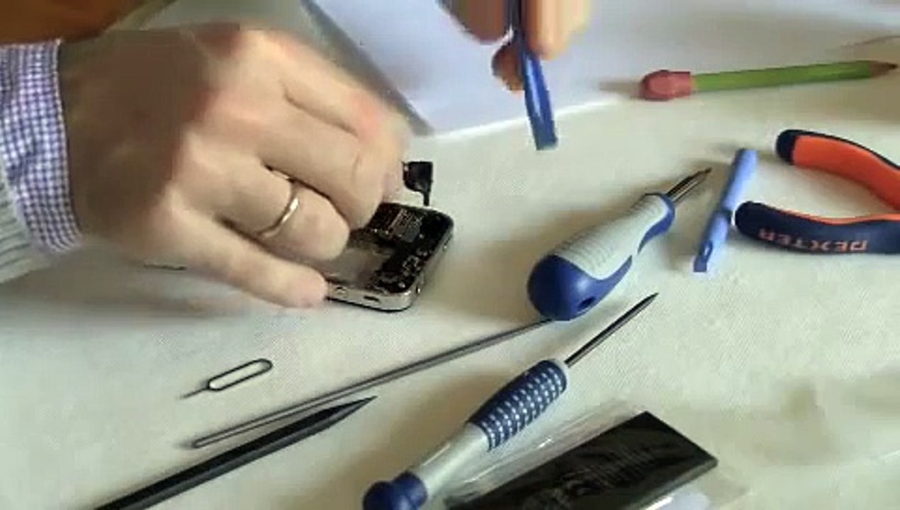 iPhone 4, replacing battery and home button, highlights.