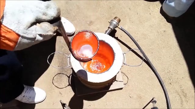 Что будет, если на лед вылить расплавленный металл