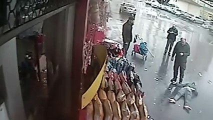 Gencin 3. kattan düşme anı kamerada