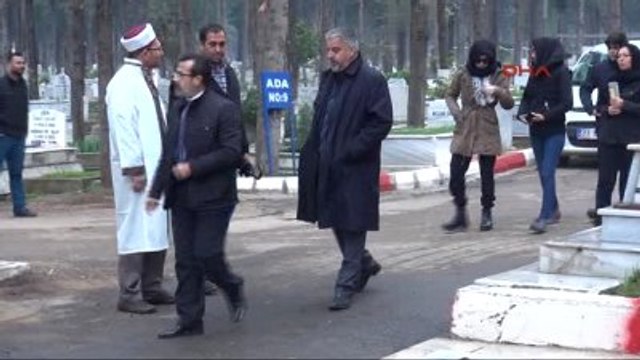 Mersin Özgecan Aslan Mezarı Başında Anıldı 2-