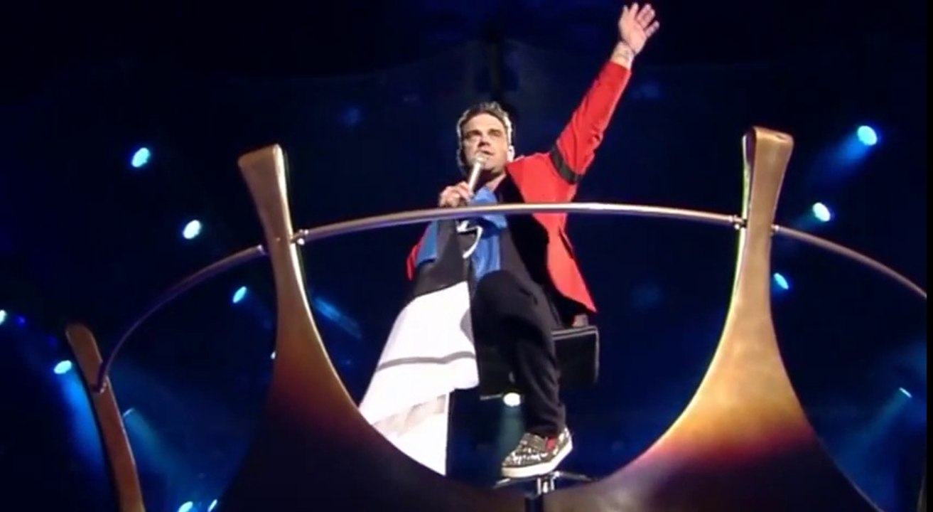 Robbie Williams * Feel * Song Festival Grounds * Tallinn.  Estonia.  August, 20th, 2013.