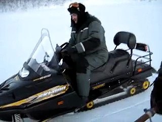 на лыжах за снегоходом.wmv