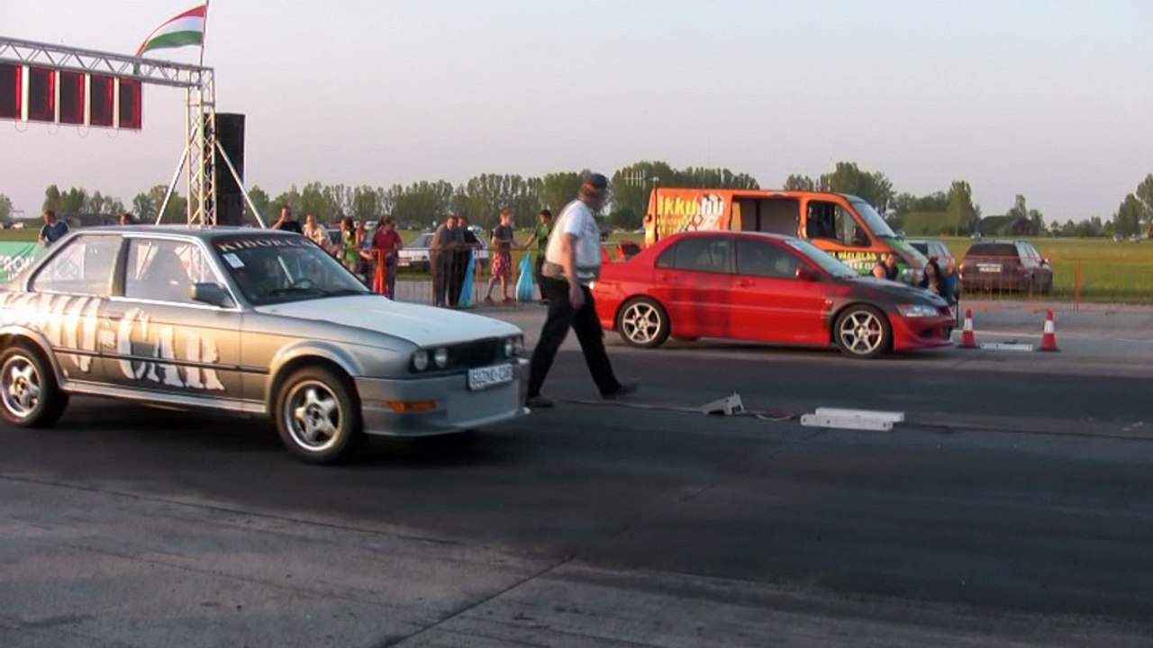 Mitsubishi Lancer EVO IX Vs. BWW 325 IX Turbo