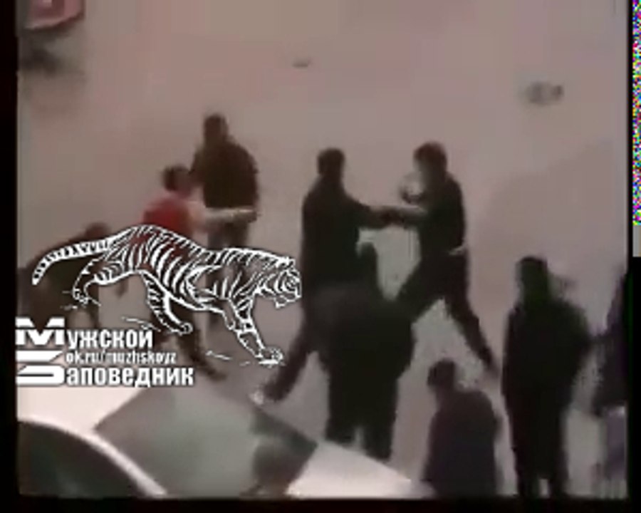 Боксер красава раскидал гопоту ( One vs all )