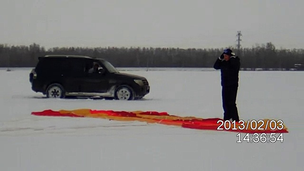 Полет на парашюте за снегоходом