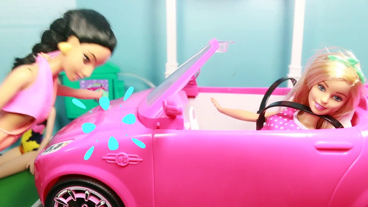 BARBIE SMELLS! Car Wash PRANK Disney Frozen Kids Joke Barbies Elsa Family Funny Toy Parody Video