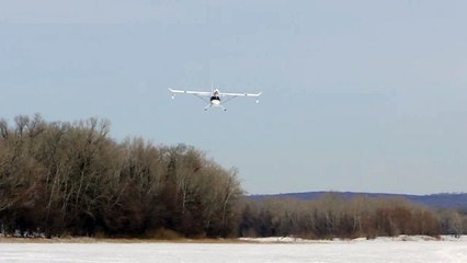 Посадка гидросамолёта-амфибии Че-24 на лыжах