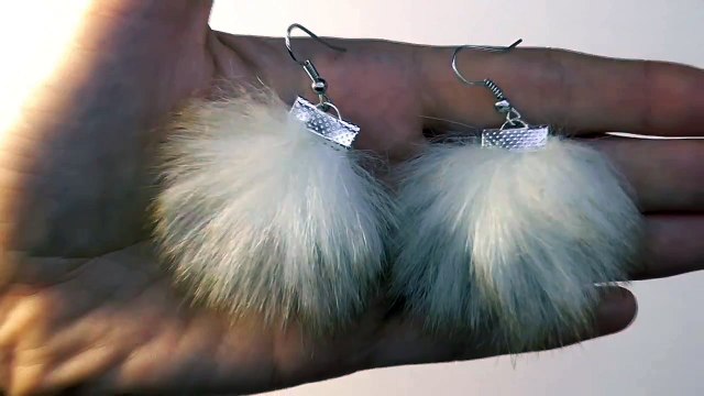 DIY Меховые серьги за три минуты. Мастер класс - Earrings made of fur. Tutorial