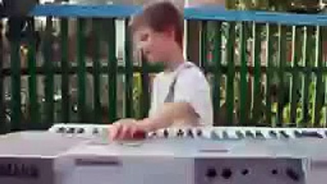 ЛАСКОВЫЙ МАЙ ЖИВ ! ВОТ ОН ! В ЛИЦЕ СЛЕПОГО МАЛЬЧИКА СМОТРЕТЬ ВСЕМ!