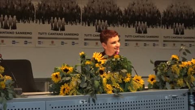 Sanremo 2016 Arisa: le unioni civili, i talent e l'abito sbagliato