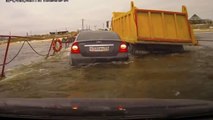 NEW Extreme Driving Skills - Crossing Floating Bridge in Russia 2013. Only in Russia 2013