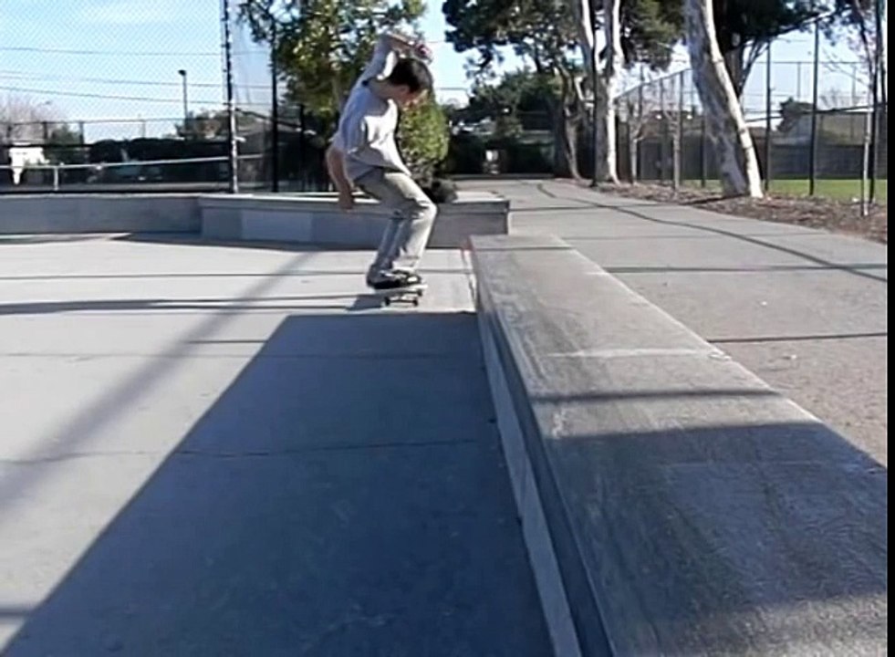 FRONTSIDE NOSESLIDE SLOW MOTION