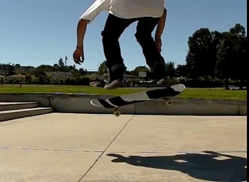 FAKIE HEELFLIP SLOWMOTION