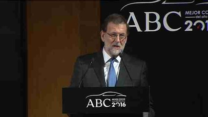 Rajoy rechaza gobiernos de "involución" y que "juegan con las cosas de comer"