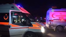 Adana - Otomobil ile Zırhlı Polis Aracı Çarpıştı: 3'ü Polis 6 Yaralı