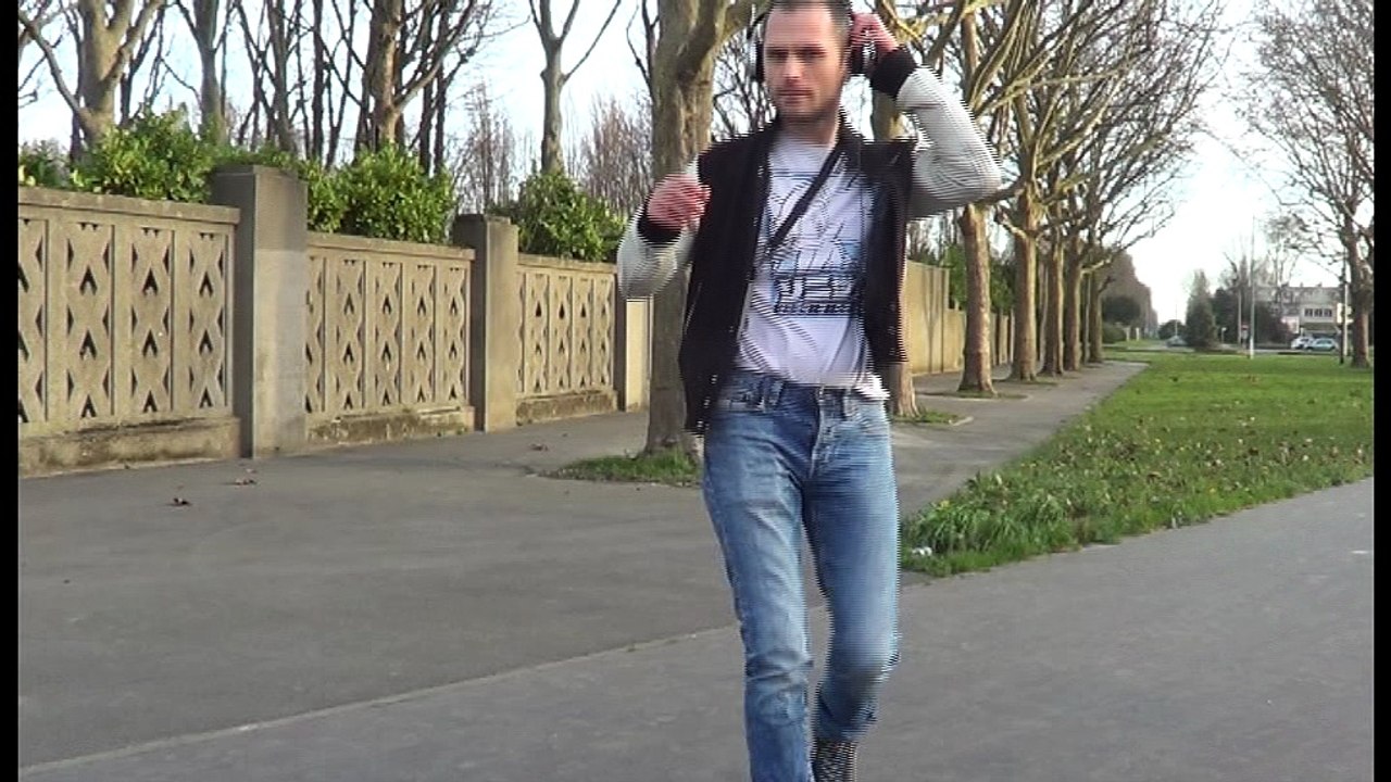 Fausse Pub CHRISTIAN DEHORS!!!