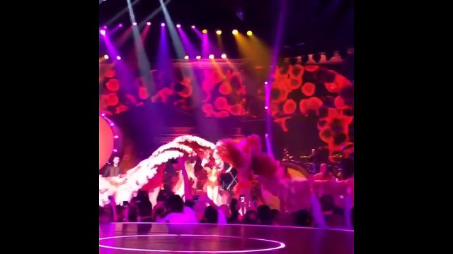 JLO Jennifer Lopez LIVE Vegas fun moments Justin Bieber sings along