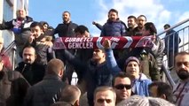 Trabzonspor taraftarıyla polis arasında arbede