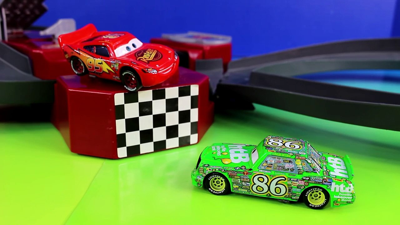 Disney Pixar Cars Lightning Fast Speedway Track Set With Lightning McQueen Smash And Crash