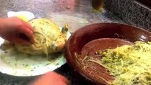 دجاج محمرفي الفرن محشو بالشعرية الصينية مع خضرة مبخرة على الطريقة المغربية poulet rôti
