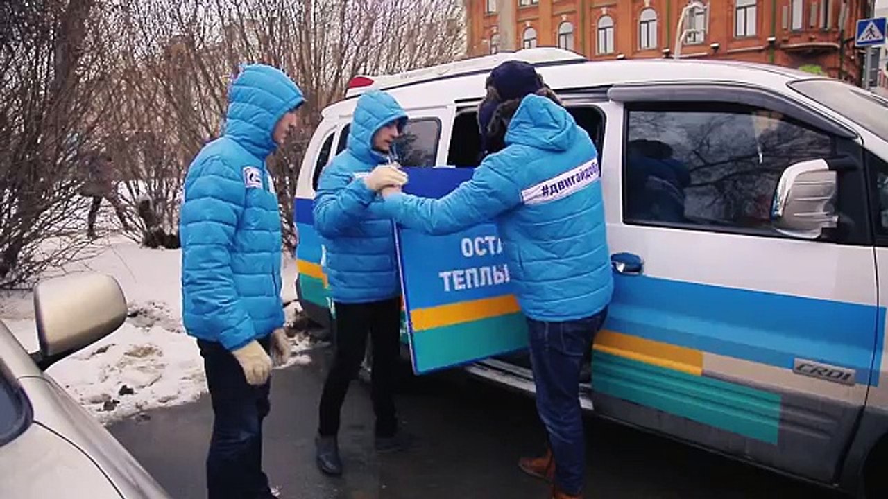 Люди согрелись улыбками