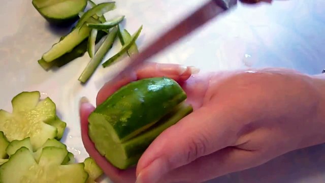 Карвинг из огурца и помидора. Цветы и лепестки. Как красиво оформить закуску