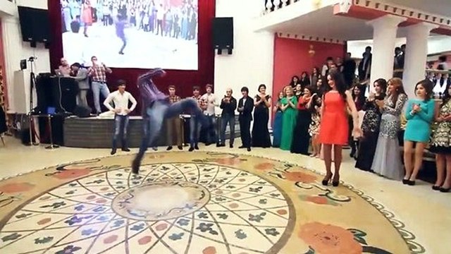 Красиво танцуют на свадьбе - высший класс