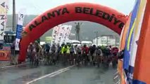 Türkiye Bisiklet Şampiyonası 1'inci Ayak Puanlı Yol Yarışları Alanya'da başladı