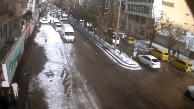 SNOW FALLS FROM THE ROOF KILLING ONE PERSON