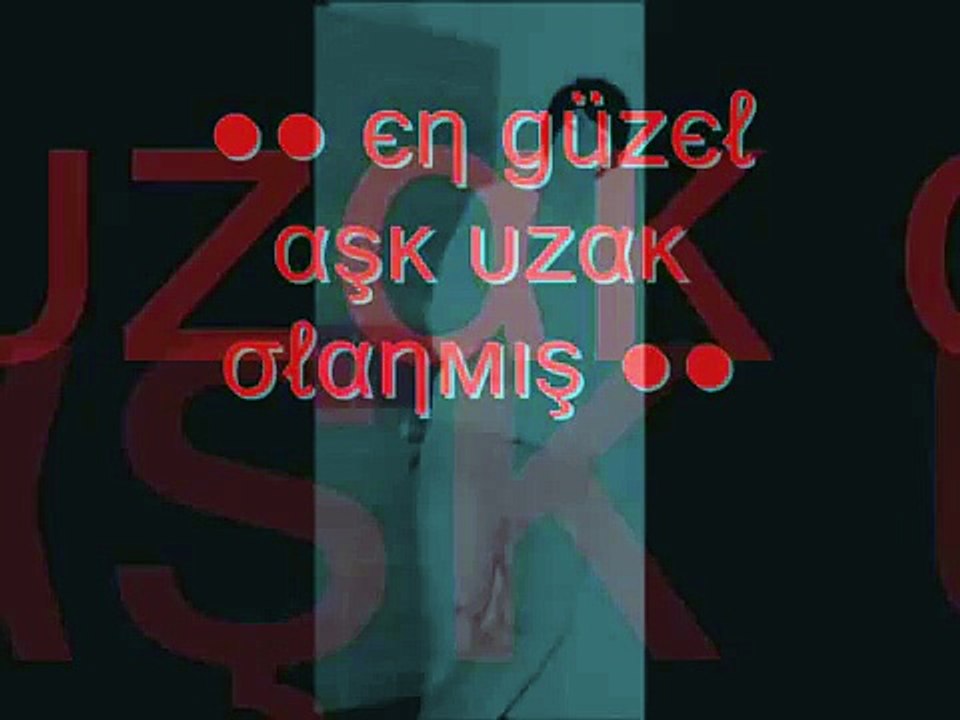 En güzel aşk uzak olanmış Ağlatıyor bu şarkı