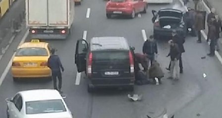 E-5'te metrobüs kazası sonrası hareketli anlar kamerada