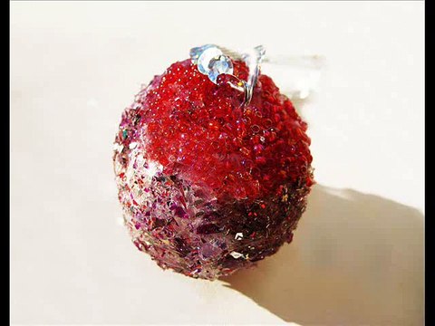 DIY Новогодний шар из битых игрушек. Ёлочная игрушка своими руками. Мастер класс