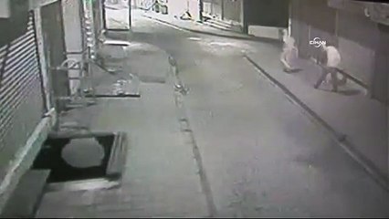 Kasa soyguncuları güvenlik kamerasında