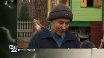 Pologne : Un homme fait le buzz avec... son écureuil ! Regardez