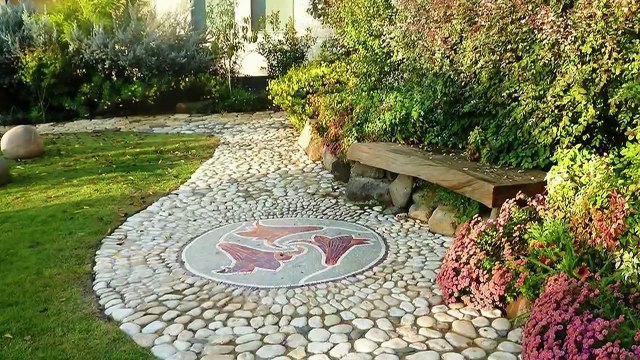 Дорожка из камня