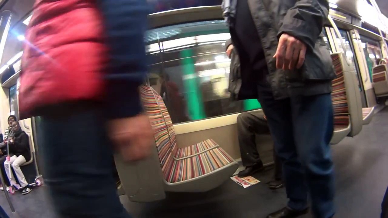 Caméra Cachée - Ebola dans le Métro #Tothor