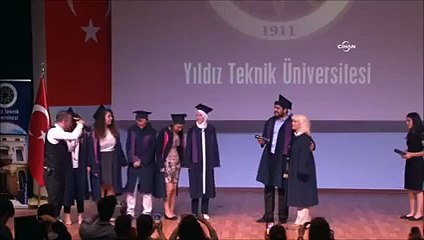 Mezuniyet Töreninde Sürpriz Evlilik Teklifi